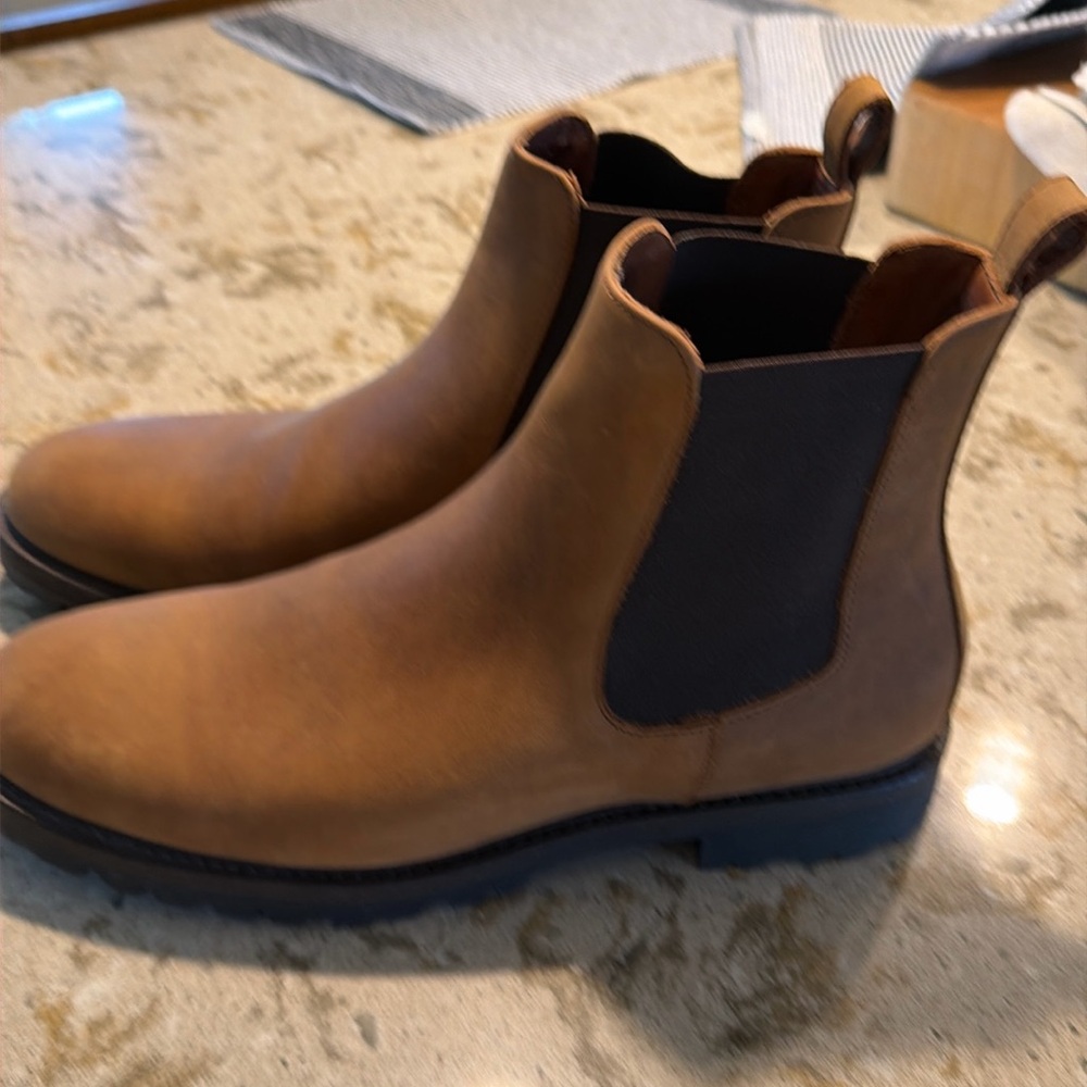 Leather pull on boots